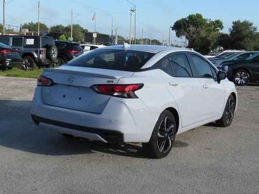 2023 Nissan Versa 1.6 SR