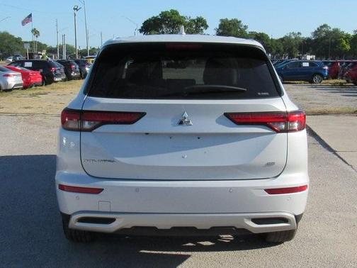 2024 Mitsubishi Outlander SE