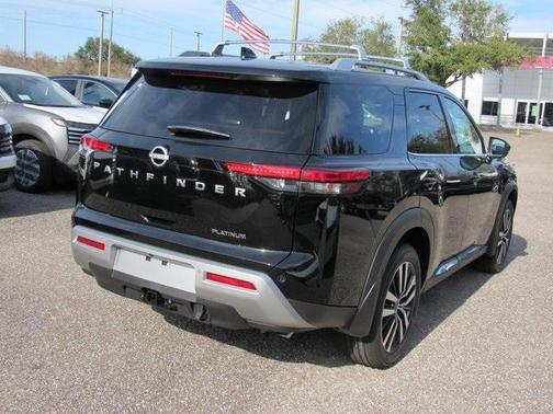 2025 Nissan Pathfinder Platinum