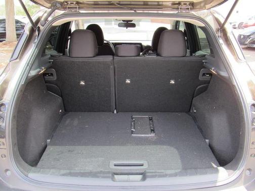 Canyon Bronze M 2026 Nissan Kicks SV