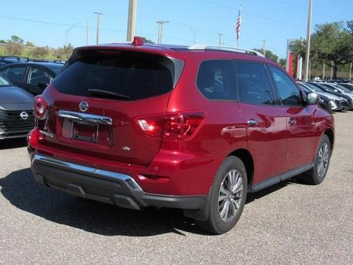 2020 Nissan Pathfinder SV