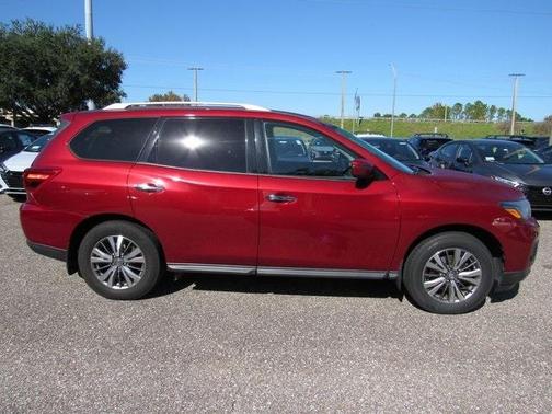 2020 Nissan Pathfinder SV