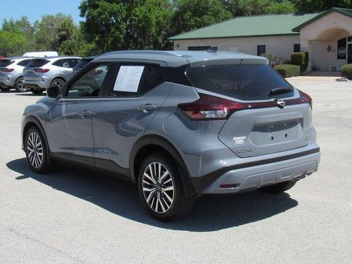 Boulder Gray Pearl 2023 Nissan Kicks SV