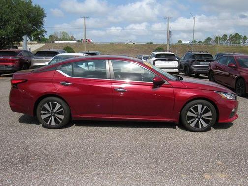 Scarlet Ember Tintcoat 2021 Nissan Altima 2.5 SV