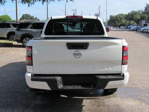 2025 Nissan Frontier SV