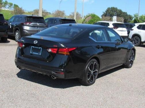 2025 Nissan Altima SR