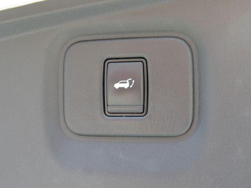 White 2020 Nissan Pathfinder SL