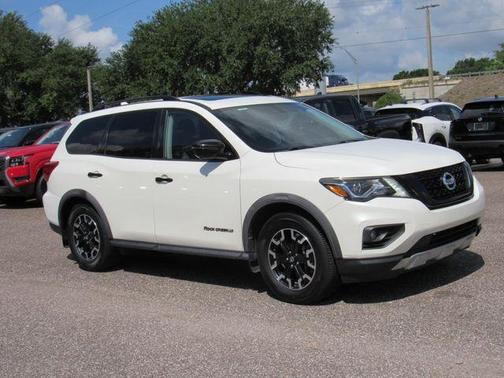 White 2020 Nissan Pathfinder SL