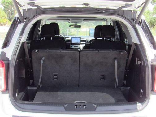 White Metallic 2023 Ford Explorer XLT