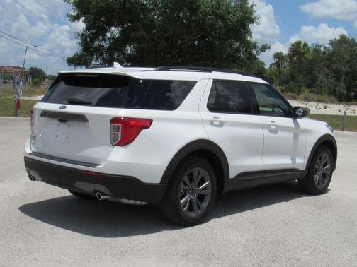 White Metallic 2023 Ford Explorer XLT