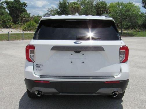 White Metallic 2023 Ford Explorer XLT