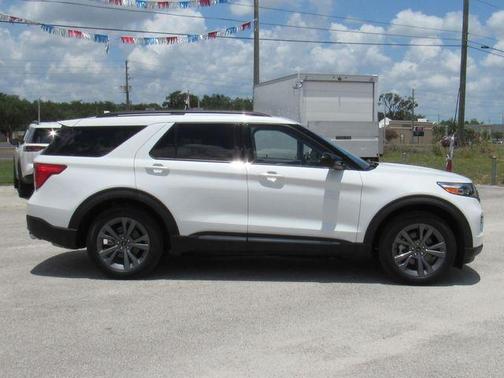 White Metallic 2023 Ford Explorer XLT