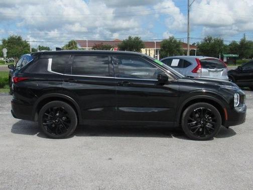 2023 Mitsubishi Outlander SE Black Edition