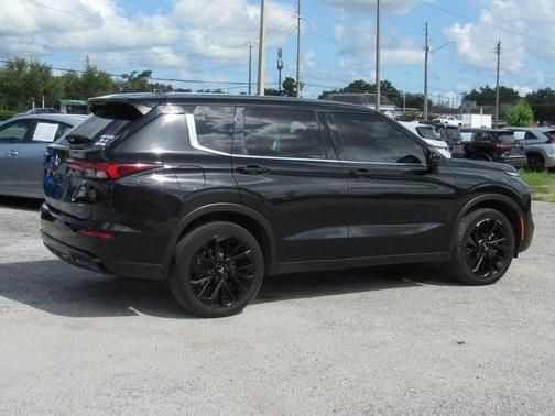 2023 Mitsubishi Outlander SE Black Edition