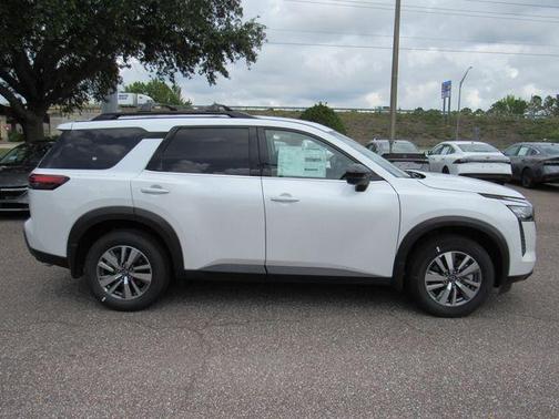 Everest White P 2026 Nissan Pathfinder SL