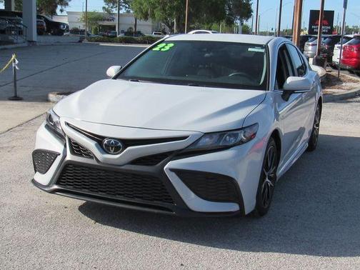 Ice 2023 Toyota Camry SE