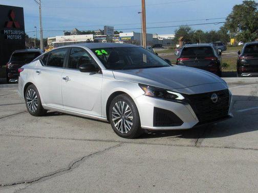 Brilliant Silver Metallic 2024 Nissan Altima 2.5 SV
