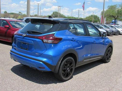 2tblublkroof 2024 Nissan Kicks SR