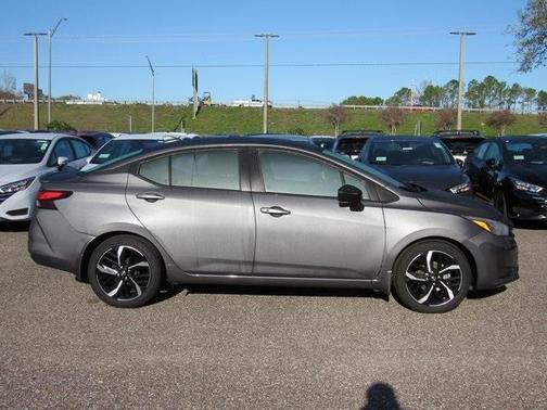 2025 Nissan Versa 1.6 SR