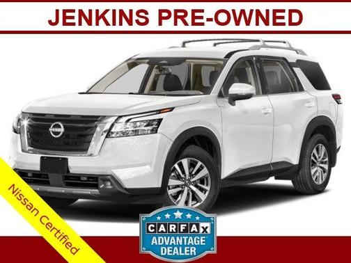 White 2022 Nissan Pathfinder SL