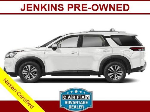 White 2022 Nissan Pathfinder SL