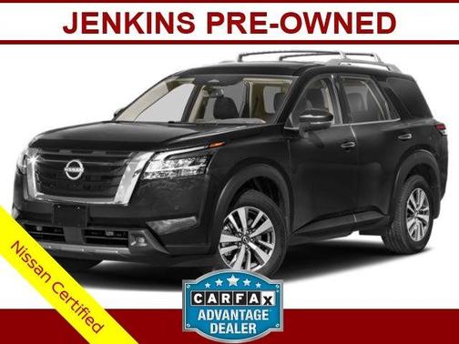 White 2022 Nissan Pathfinder SL
