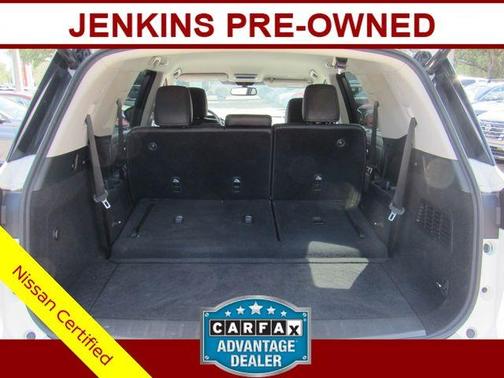 White 2022 Nissan Pathfinder SL