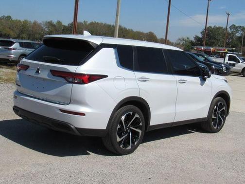 2022 Mitsubishi Outlander ES