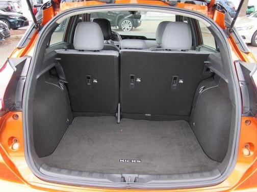 2023 Nissan Kicks SR