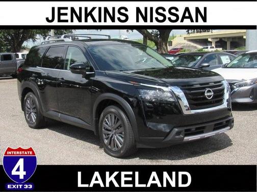 2025 Nissan Pathfinder SL