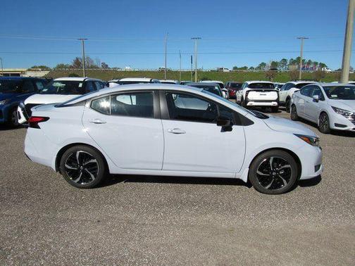 2025 Nissan Versa 1.6 SR