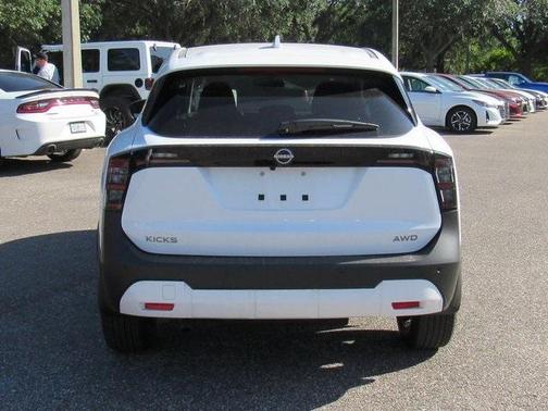 2025 Nissan Kicks SV