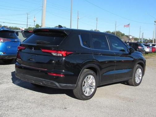 2022 Mitsubishi Outlander ES