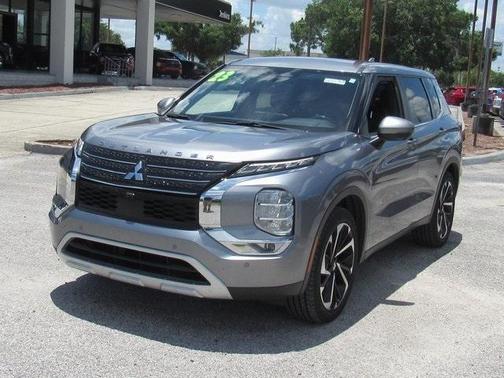 2023 Mitsubishi Outlander SE
