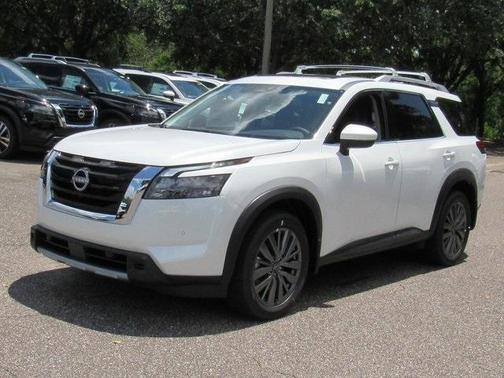 2025 Nissan Pathfinder SL
