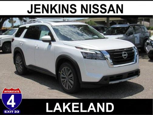 2025 Nissan Pathfinder SL