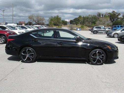 2025 Nissan Altima SR