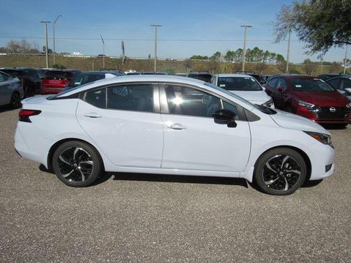 2025 Nissan Versa 1.6 SR