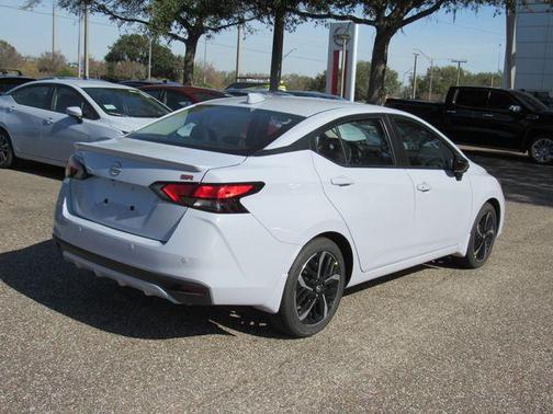 2025 Nissan Versa 1.6 SR