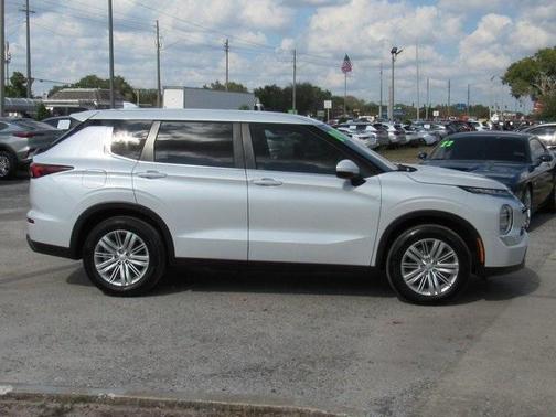 2024 Mitsubishi Outlander ES