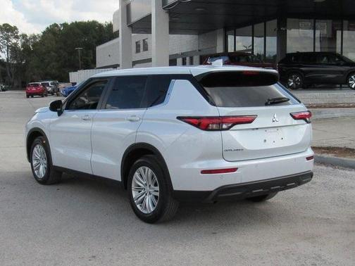 2024 Mitsubishi Outlander ES