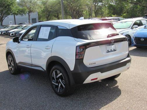 2025 Nissan Kicks SV