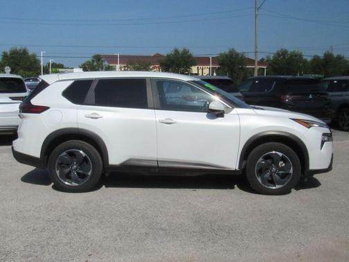 Pearl 2024 Nissan Rogue SV