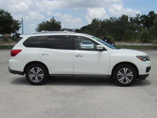 Glacier White 2020 Nissan Pathfinder SV