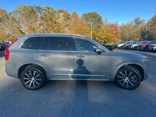 2023 Volvo XC90 B5 Plus