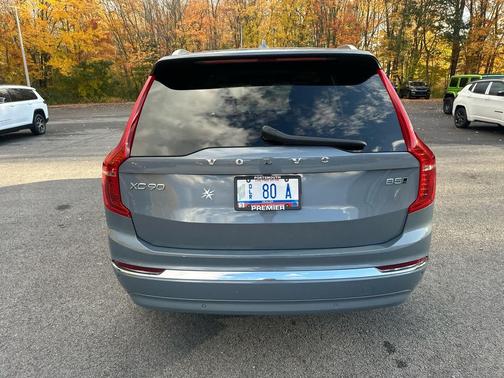 2023 Volvo XC90 B5 Plus