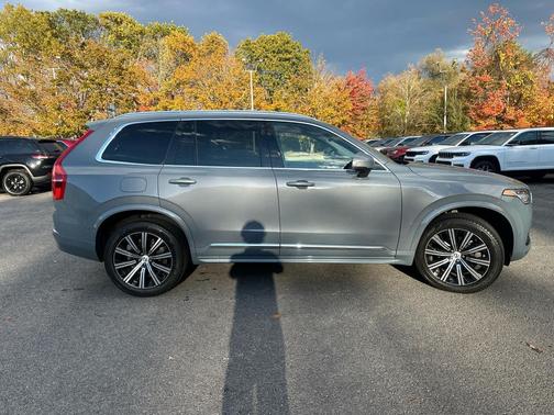 2023 Volvo XC90 B5 Plus