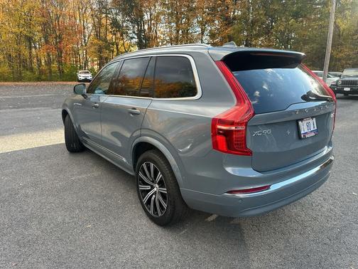 2023 Volvo XC90 B5 Plus