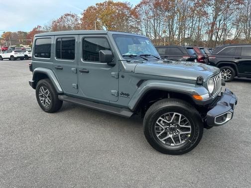 2026 Jeep Wrangler 4-Door Sahara 4x4