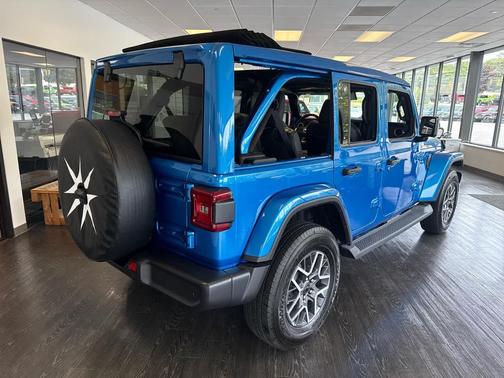 2025 Jeep Wrangler 4-Door Sahara 4x4